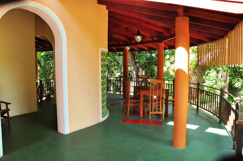 Leopard City Hostel Tissamaharama Exterior photo